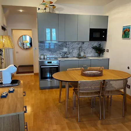 Casa Sea Life, Beachfront With Parking Apartment